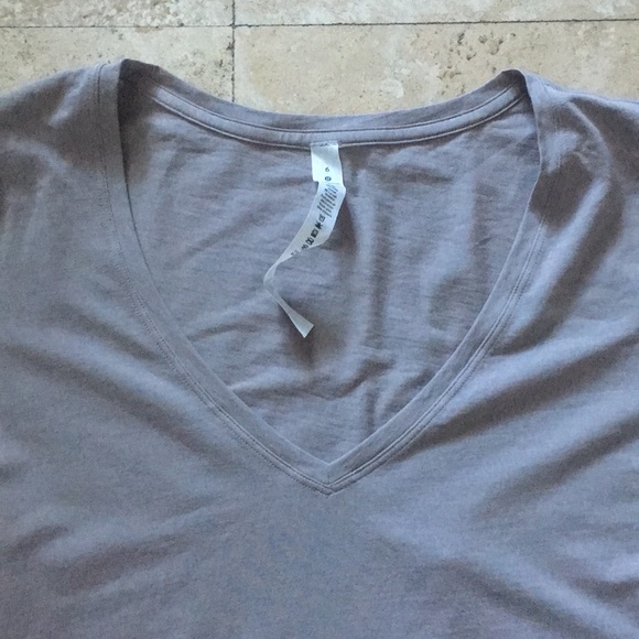 NWT lululemon love tee size 4 - Picture 2 of 2